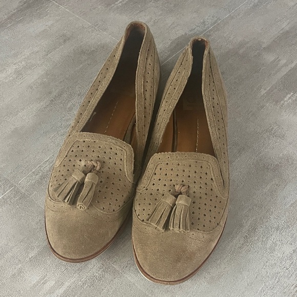 Dolce Vita Shoes - Dolce Vita- Women's Tan Suede Loafers with Tassels- sz 9.5